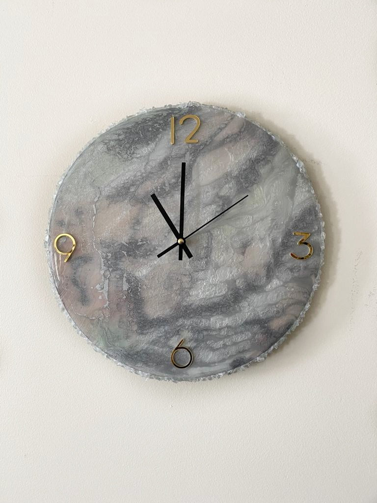 Silver Gray Resin Clock